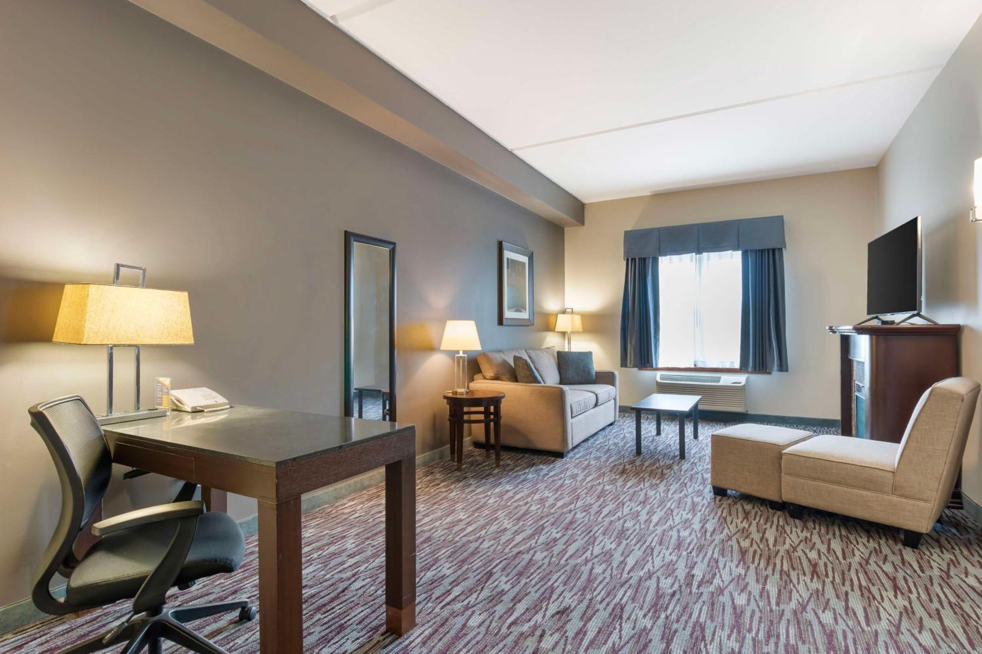 Best Western Plus Brandon Inn Exterior photo