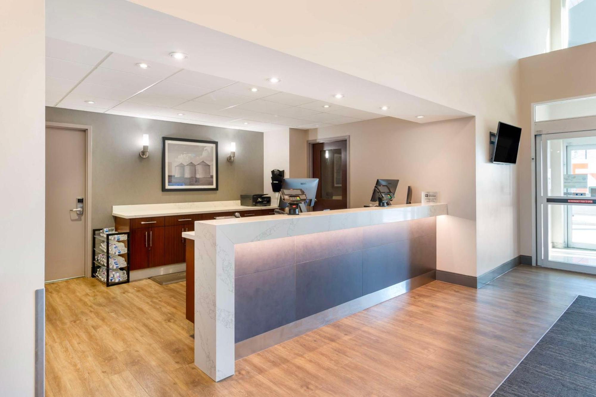 Best Western Plus Brandon Inn Exterior photo
